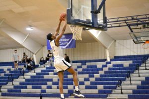 Photo of Damontae Taylor dunking the ball